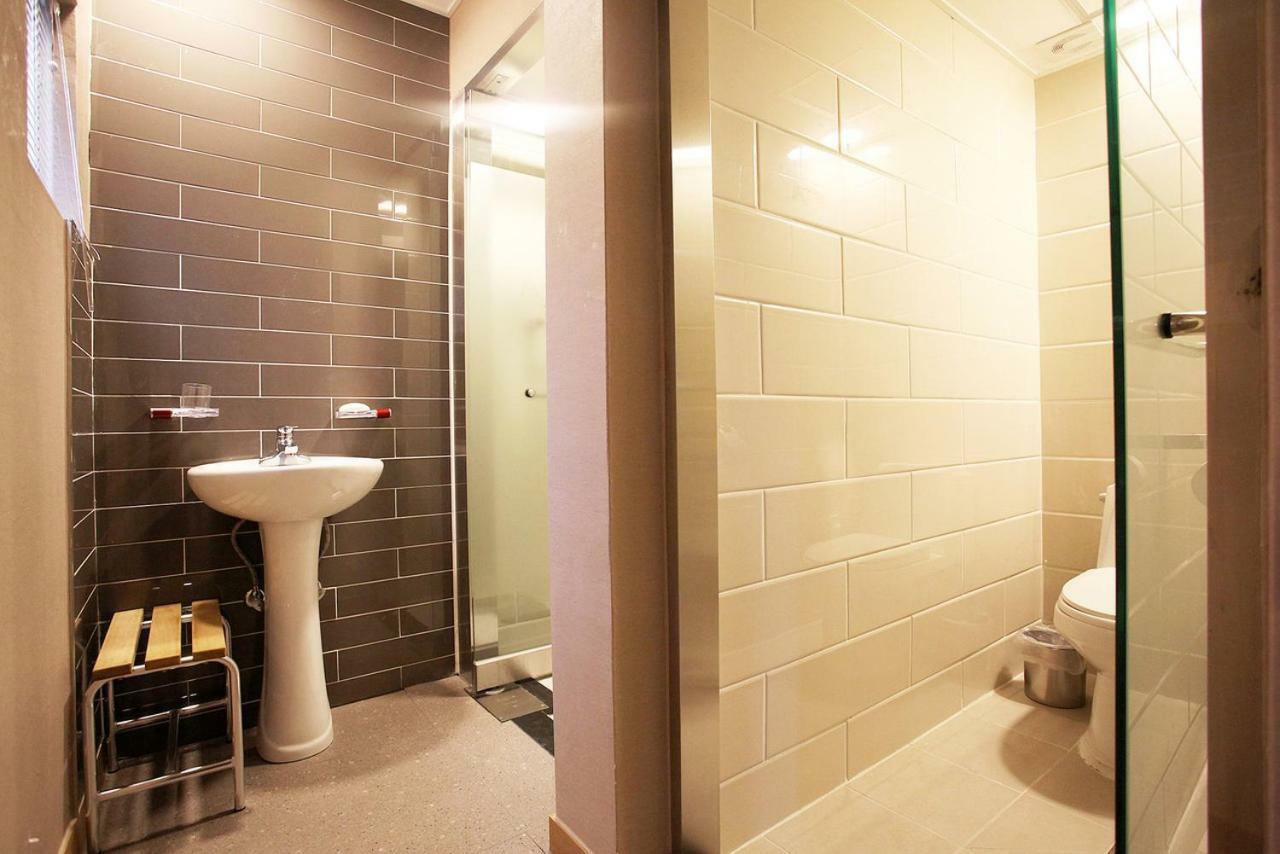 A7 Hotel Suwon Bagian luar foto