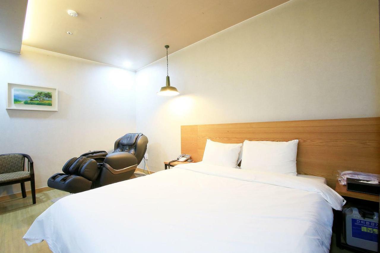 A7 Hotel Suwon Bagian luar foto