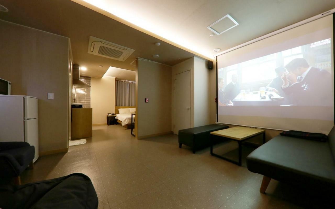 A7 Hotel Suwon Bagian luar foto