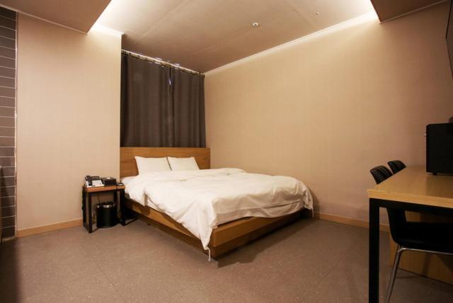 A7 Hotel Suwon Bagian luar foto