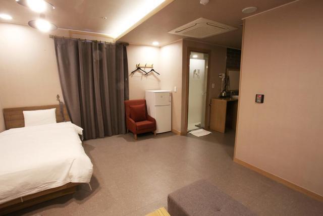 A7 Hotel Suwon Bagian luar foto