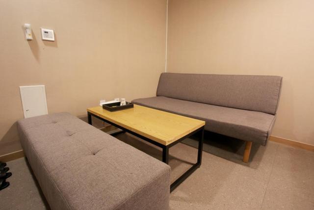A7 Hotel Suwon Bagian luar foto